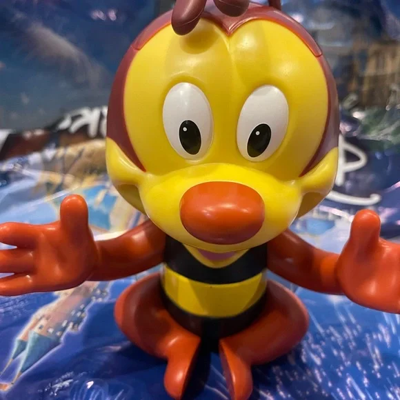 Walt Disney World Epcot Center Flower and Garden Bee Zipper - Picture 2 of 4